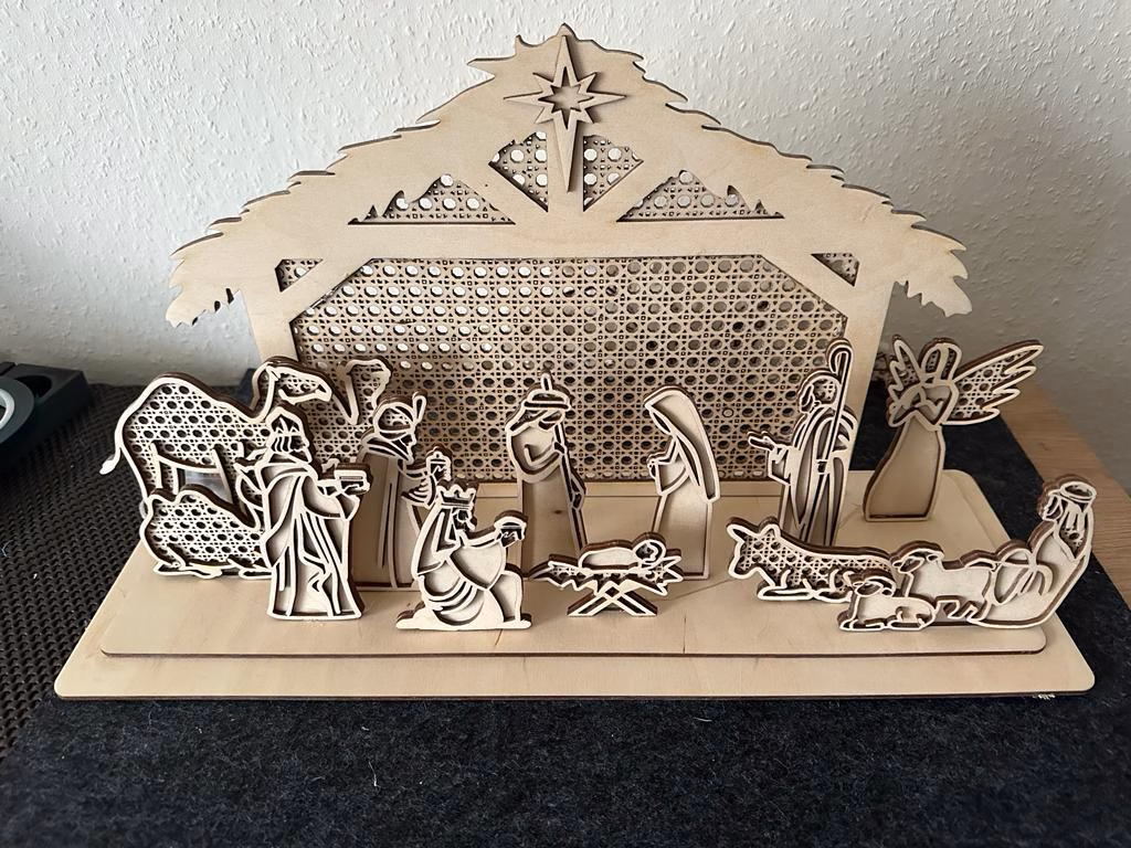 Weihnachtskrippe mit Figuren | Beleuchtete Weihnachtsdeko